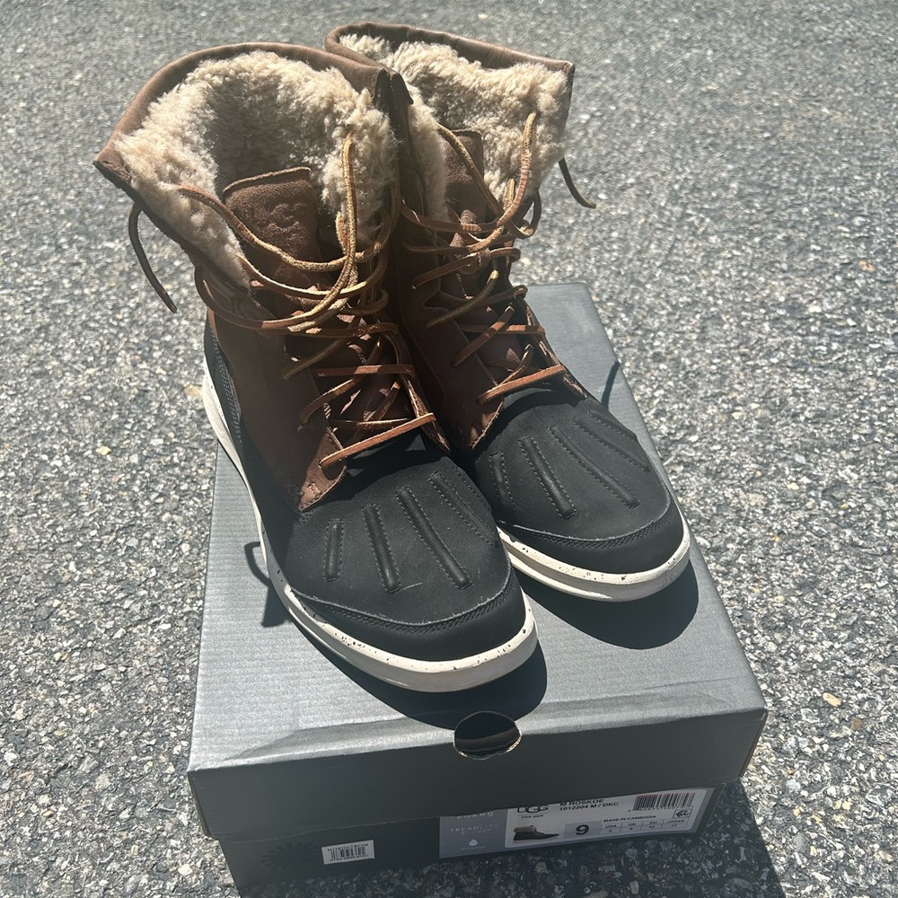 UGG Black and Tan Men's Roskoe Boots